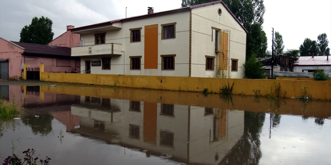 Yaz ortasında bir ilimizi sel aldı