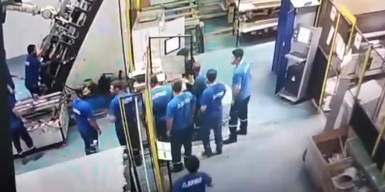 Arızalanan makine işçinin sırtına saplandı