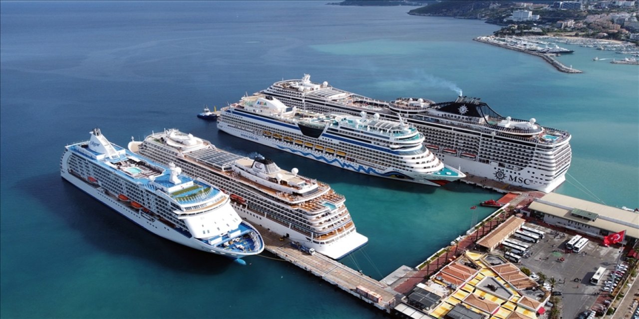 Kruvaziyer turizminde artış! Türkiye limanlarına 6 ayda 490 gemi demir attı