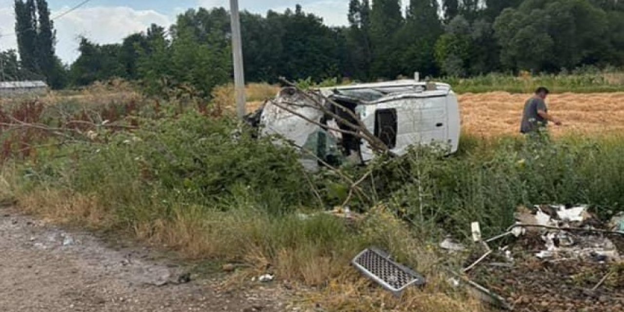 Konya'da kontrolden çıkan Jeep şarampole devrildi: 2 yaralı