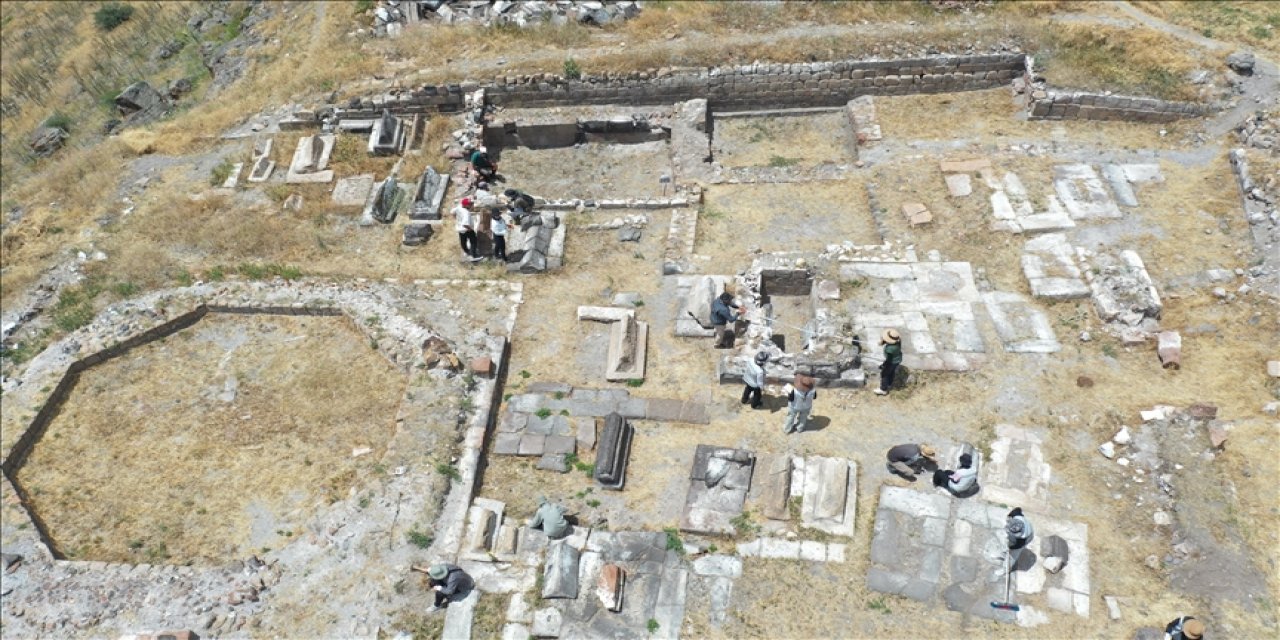 Ani Ören Yeri'nde bin yıllık tarih gün yüzüne çıkıyor