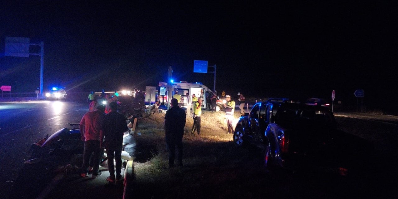 Eski Vali ve ailesi trafik kazası geçirdi