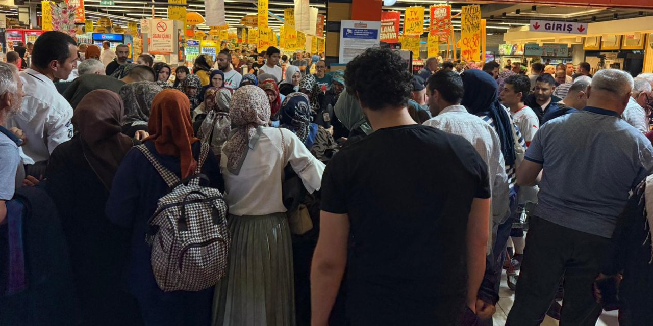 Böyle indirim görmeyen Konyalılar izdihama yol açtı