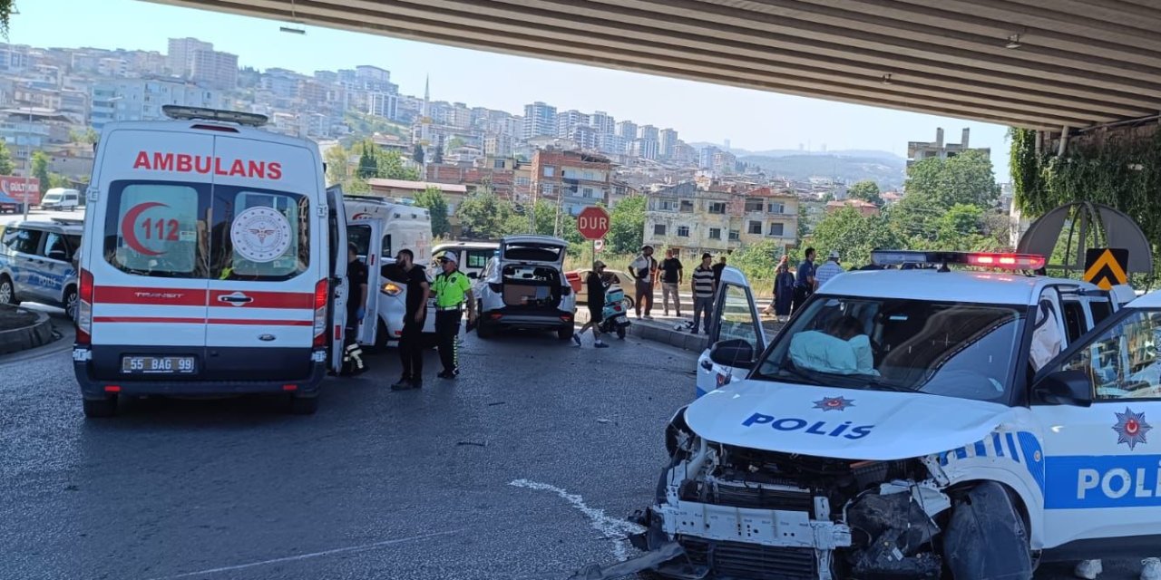 Polis otosu ile otomobil çarpıştı! 2'si polis, 3 yaralı