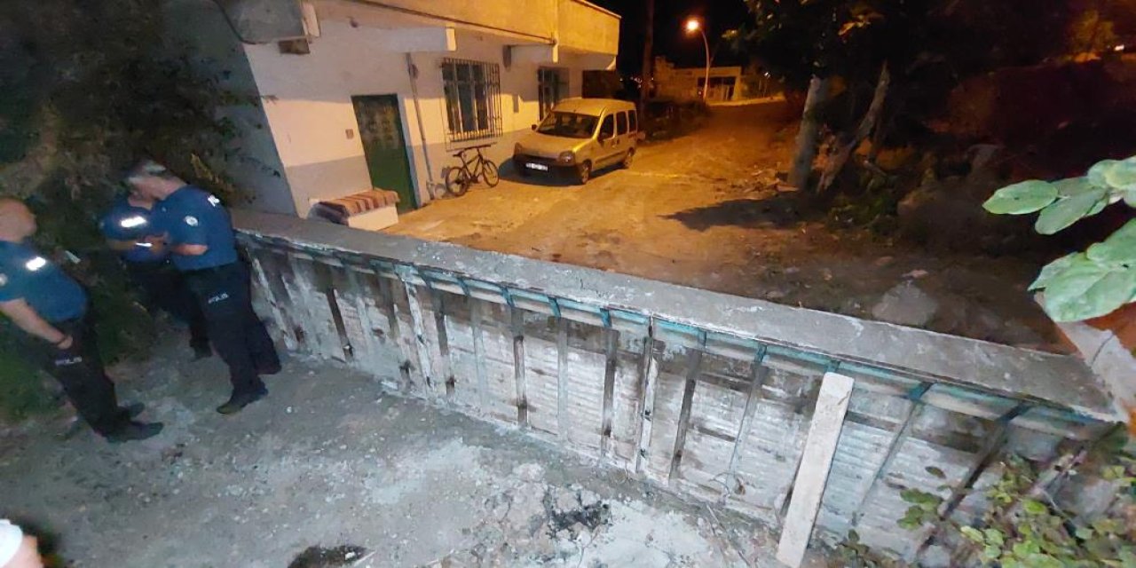 “Tapulu arazim” dedi! Mahalle yoluna duvar ördü