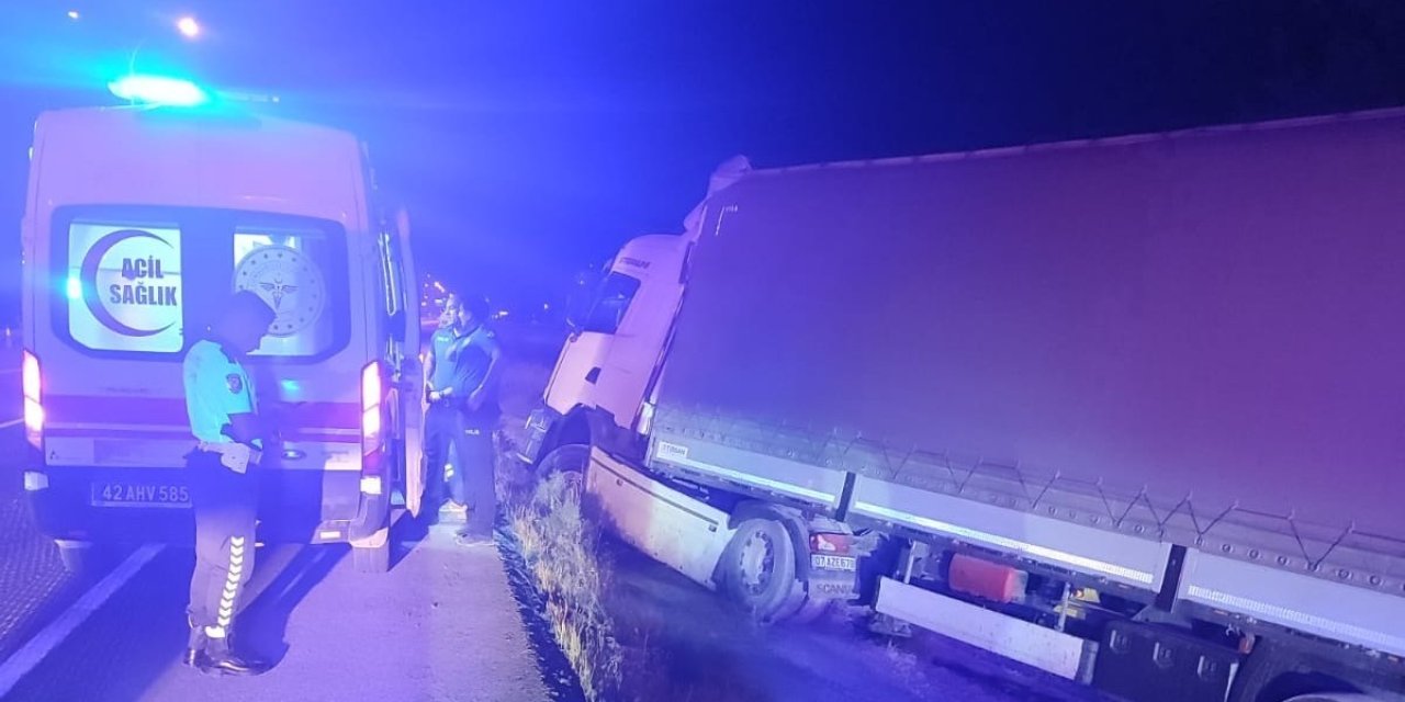 Konya’da TIR şarampole uçtu, sürücü hastanelik oldu