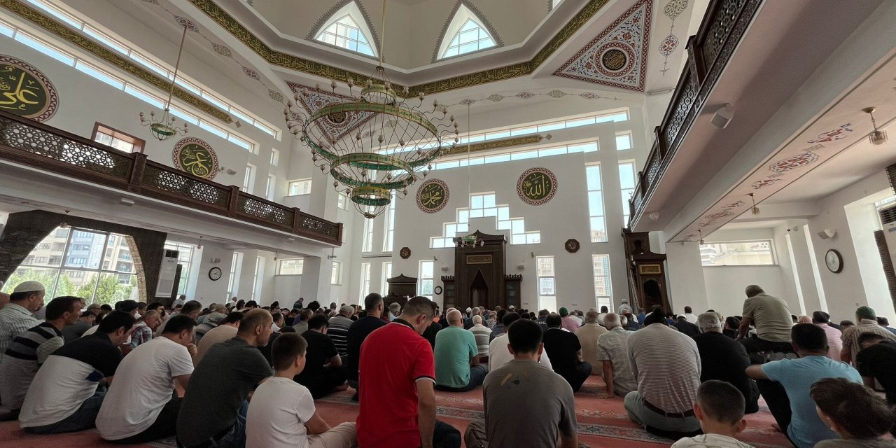 Cuma hutbesinde büyüyen tehlikeye vurgu