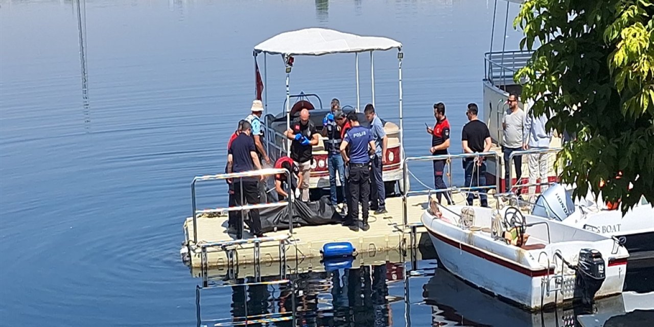 Nehrin ortasında erkek cesedi bulundu