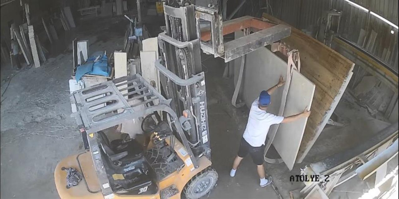 Yüzlerce kilo mermer devrildi: 19 yaşındaki işçi öldü