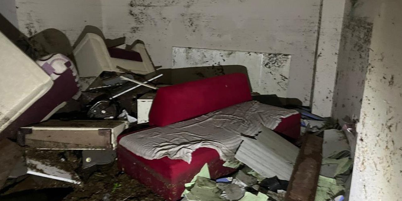 Yoğun yağış sonrası duvar yıkıldı: 1 yaralı