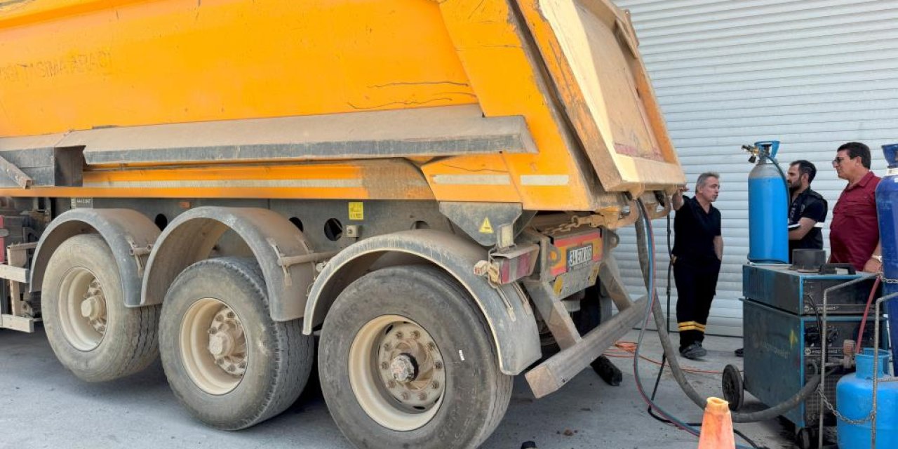 Tırın kapağında başı ezilen adam feci şekilde can verdi