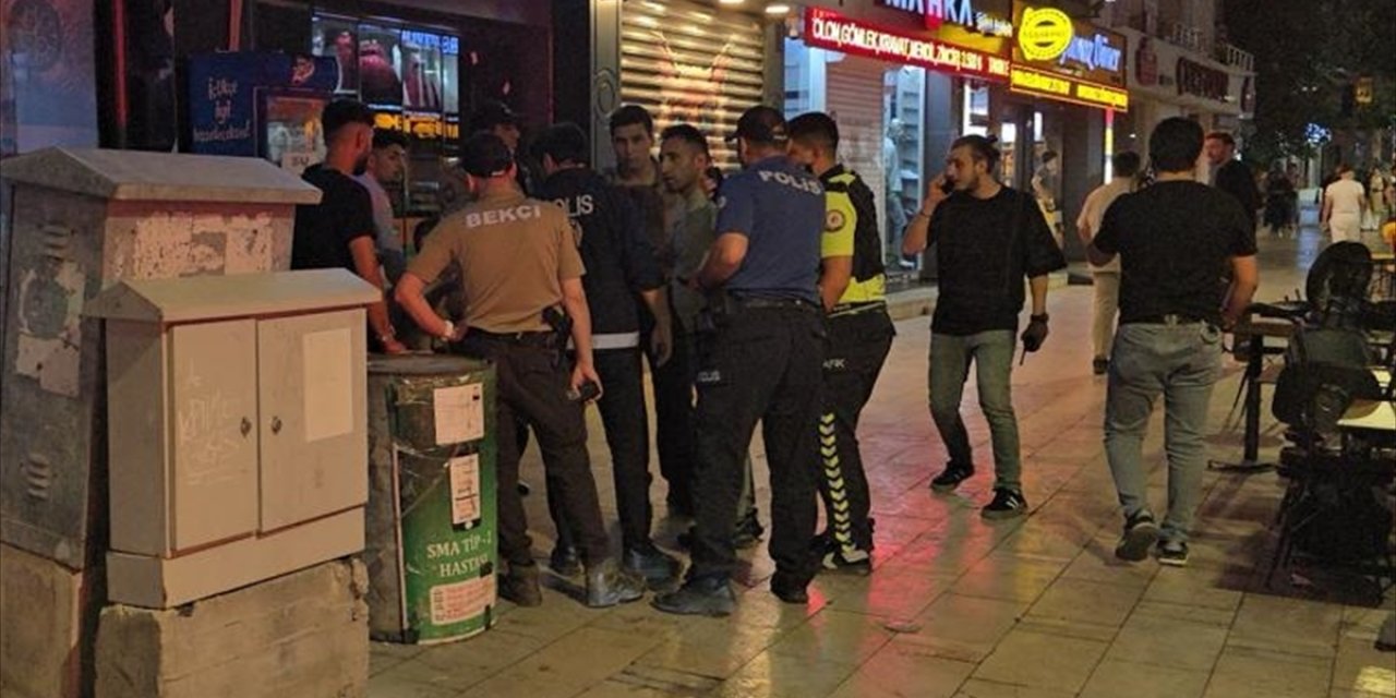 "Kimlik soramazsın" dedi, bekçiyi bıçakladı