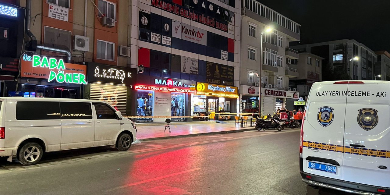 Kimliğini isteyen bekçinin göğsüne bıçak sapladı