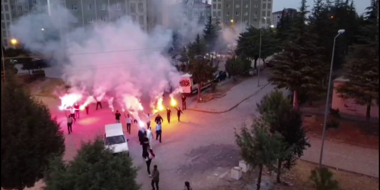 Konya’da gelenekleri aleve verdiler! TOKİ’deki yürüyüş gündem oldu