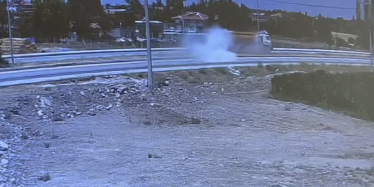 Konya’da TIR kazası! Sürücü yaralandı, kaza kamerada