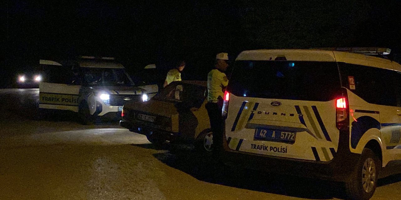 Dededen kalan otomobille Konya sokaklarını birbirine kattı