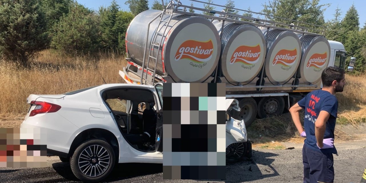 Süt taşıyan kamyon ile otomobil çarpıştı: 4 ölü
