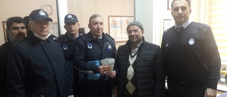 Konya'da yolda düşürülen paranın sahibi anons ile bulundu