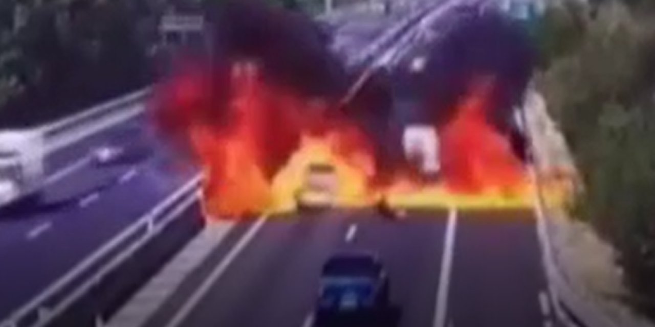 Otoyola çakılan uçağın düşme anı ortaya çıktı