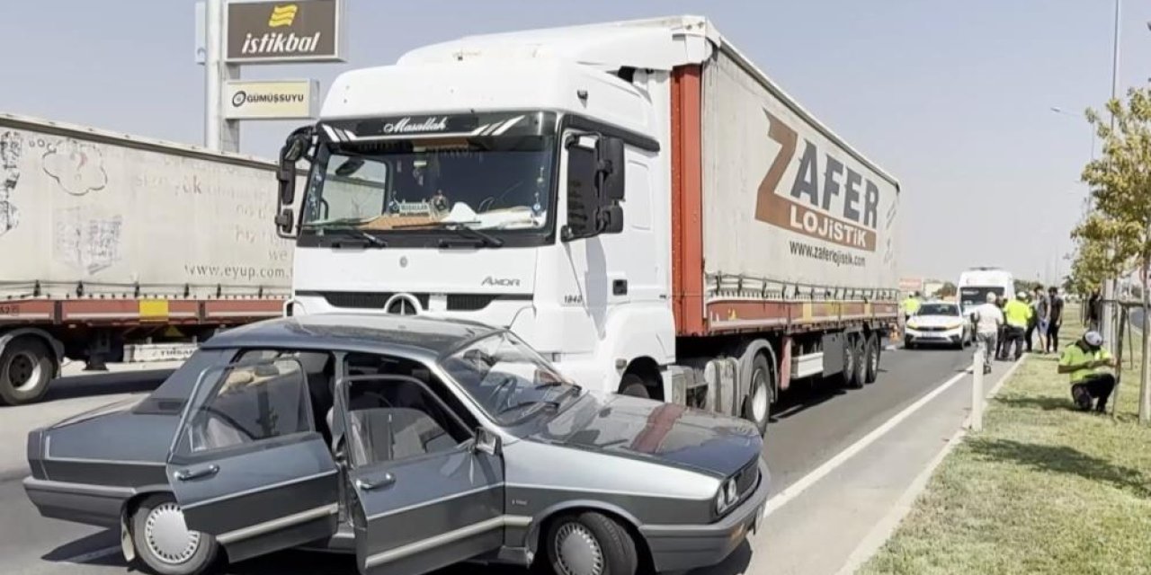 TIR, çarptığı otomobili sürükledi! Yaralılar var