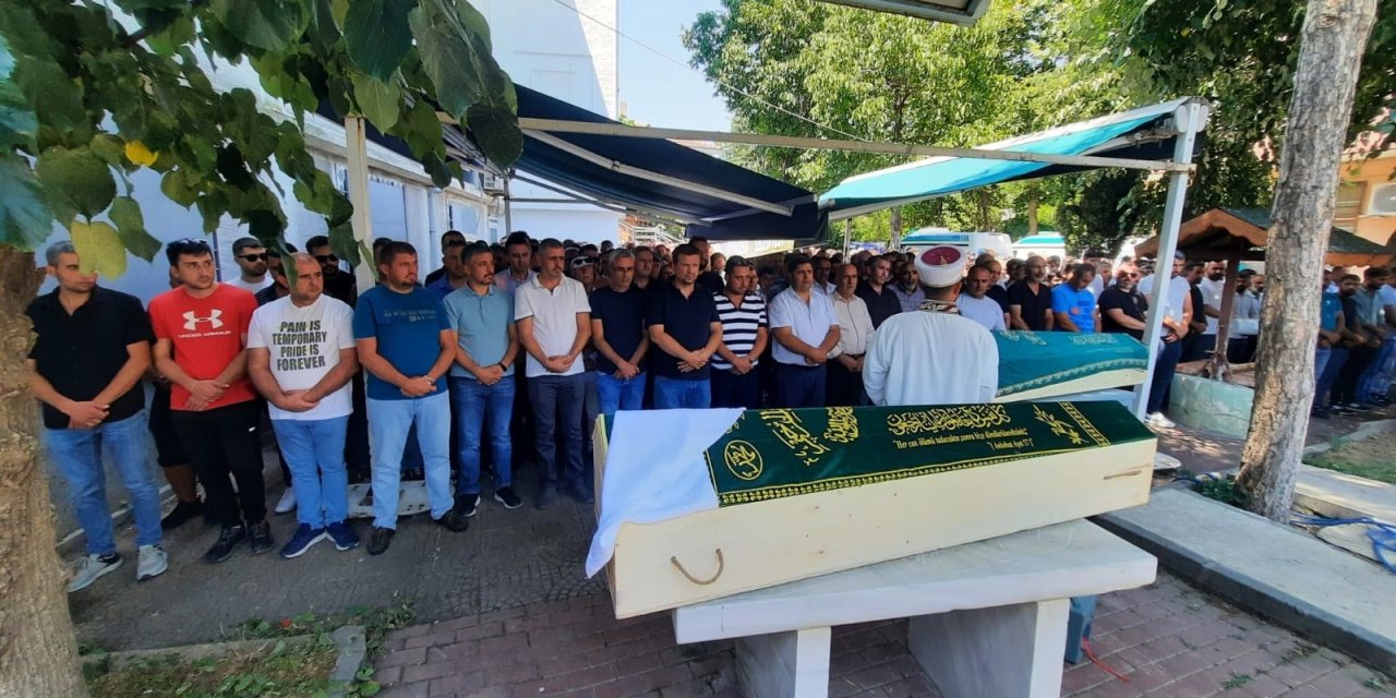 Süt kamyonunun karıştığı kazada ölen 4 kişiye acı veda