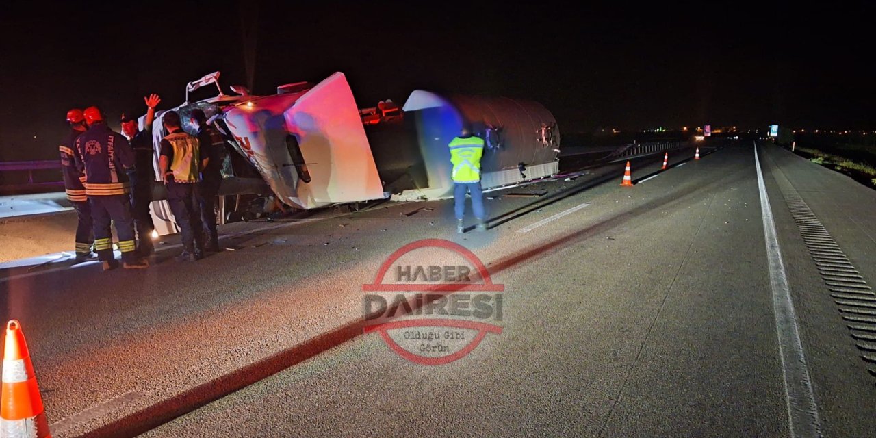 Konya'da devrilen TIR'ın sürücüsü hayatını kaybetti