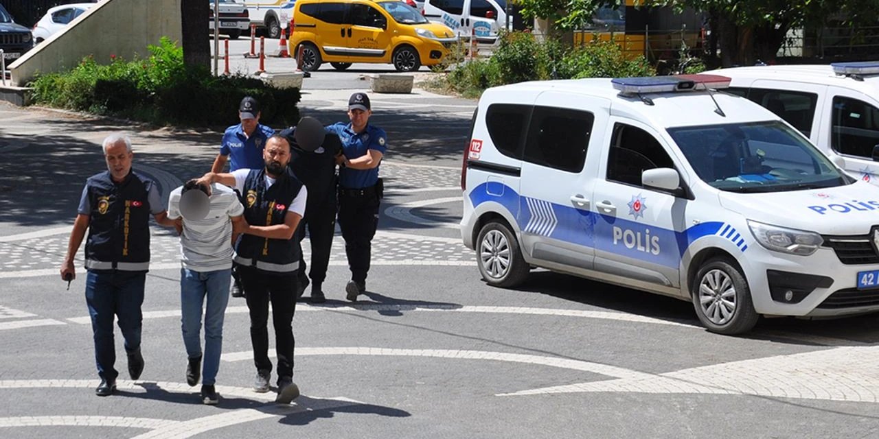 Konya’da uygulama noktasında yakalanan 2 zehir taciri tutuklandı