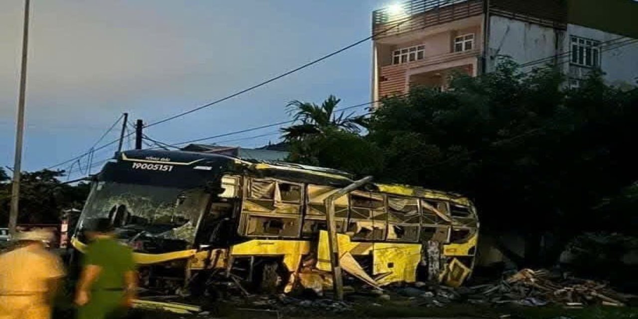 Yataklı yolcu otobüsü devrildi! 9 ölü, 16 yaralı