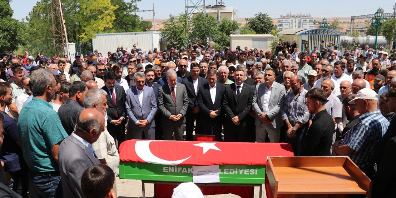 Trafik kazasında hayatını kaybeden belediye başkanı son yolculuğa uğurlandı