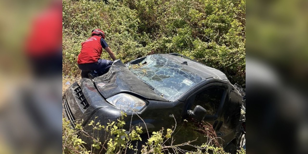 Otomobil ile motosiklet çarpıştı: 1 ölü, 2 yaralı