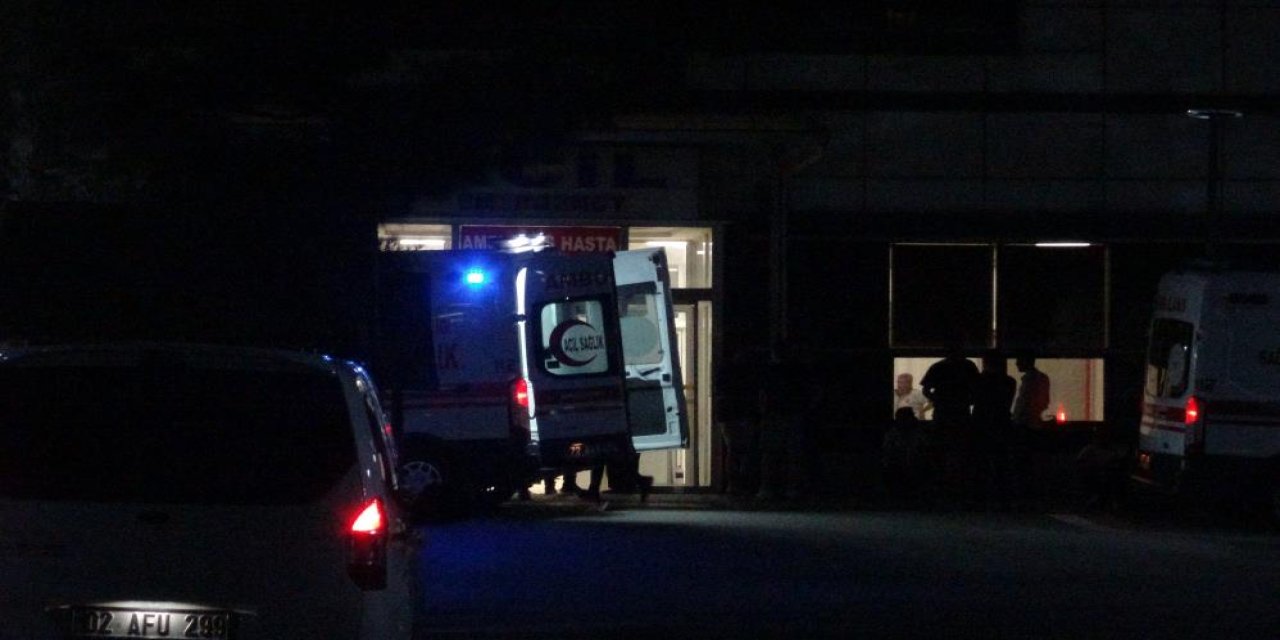 Motosikletle refüje çarptı! 17 yaşındaki gencin bacağı koptu