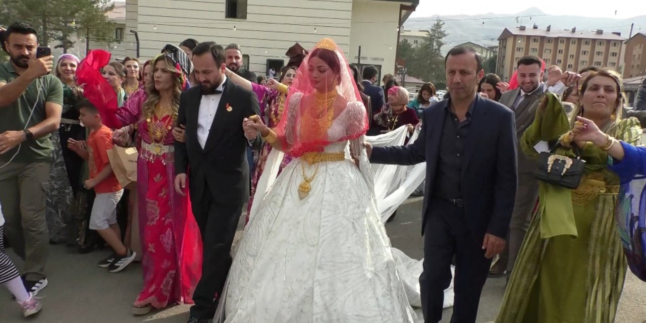 Aşiret mensubu AK Partili başkana görkemli düğün