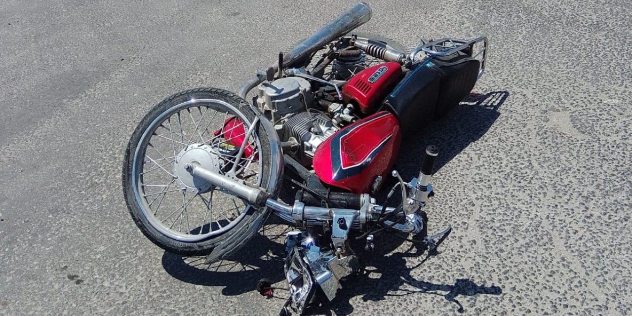 Konya’da motosiklet ile kamyonet çarpıştı