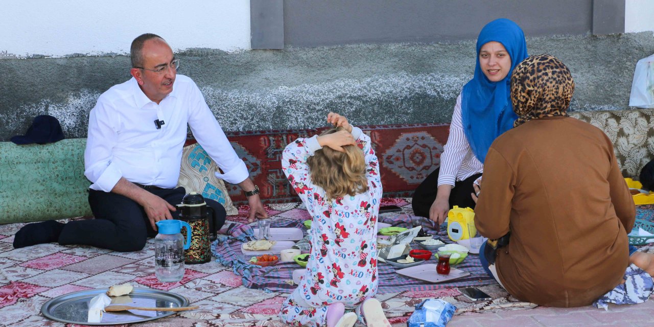 Meram “ulaşılabilir başkan” anlayışıyla Türkiye’ye örnek oluyor