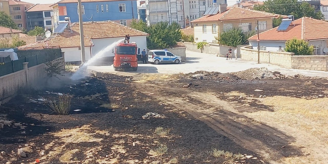Konya'daki yangın hızla yayıldı! Alevler ağaçları sardı