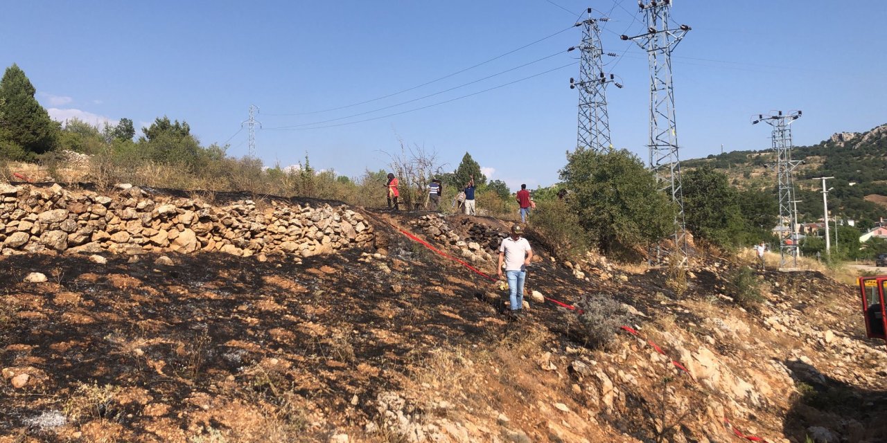 Konya'da tehlike kıl payı atlatıldı! 8 dekarlık alan yandı