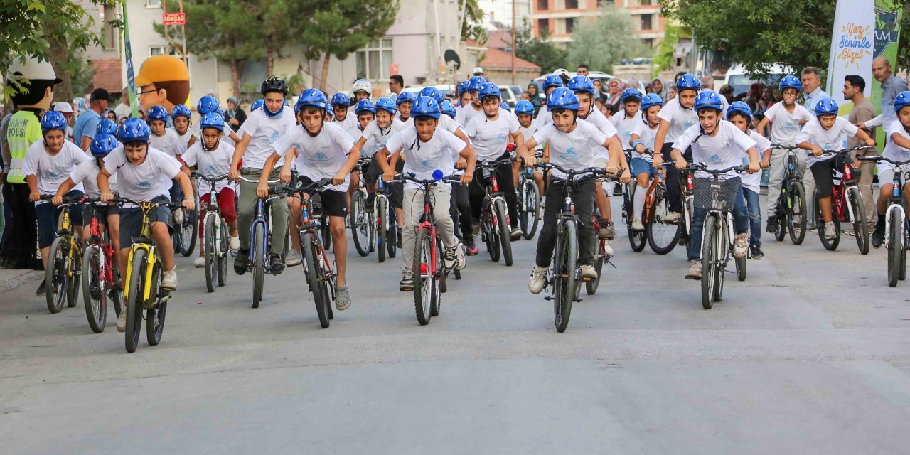 Meram’daki bisiklet yarışları mahalle şenliğine dönüştü
