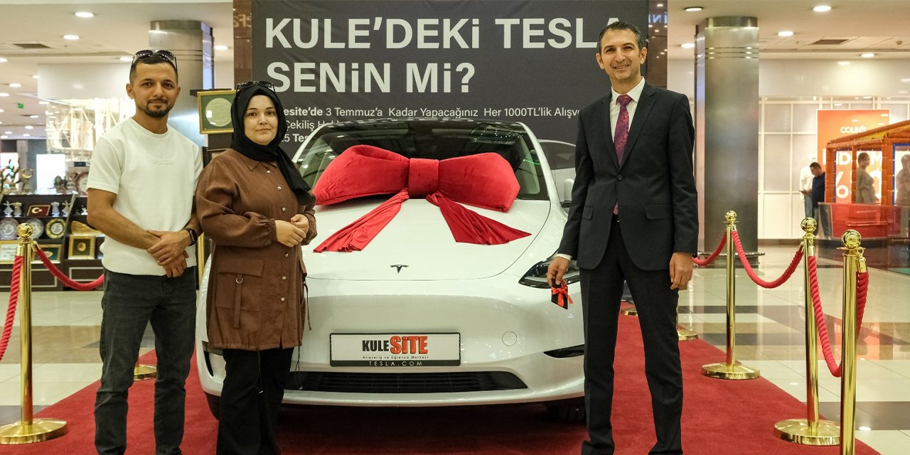 Konya’da bebek alışverişi Tesla kazandırdı! Anahtar yeni anneye verildi