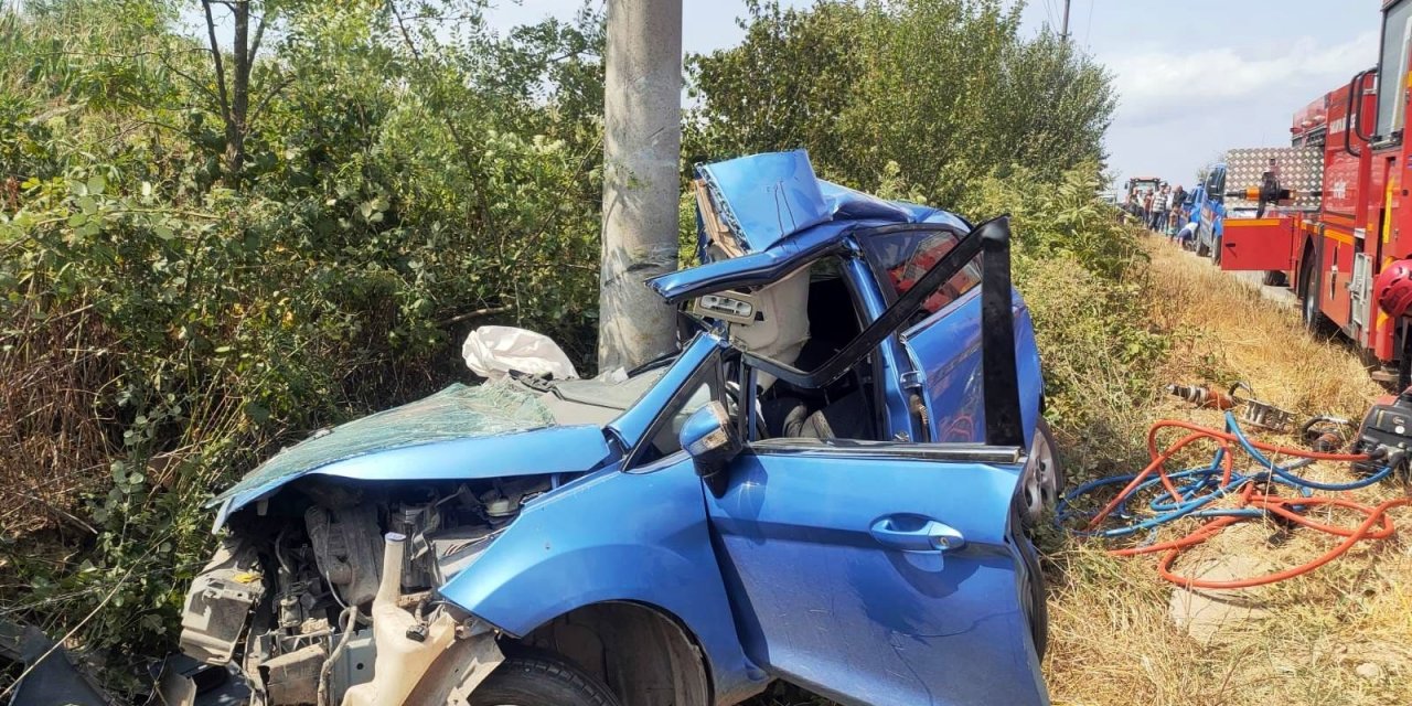 Çocuk sürücü ve kardeşi feci kazada can verdi