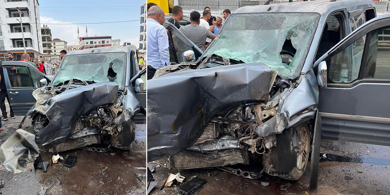 TIR ile kamyonet çarpıştı, olay yerine ekipler akın etti