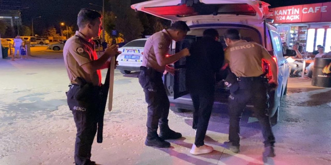 Kemer görünümlü kılıftan çıkan döner bıçağı gece kartallarını şaşırttı