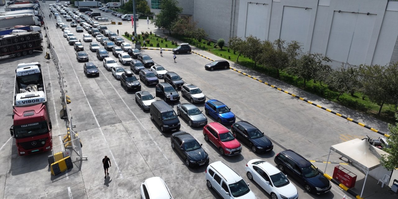 Türkiye'ye veda eden gurbetçilerde hüzün hakim