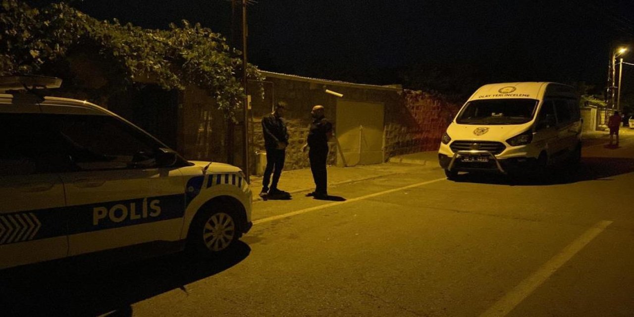 Yaşlı çiftin evine roket fırlatıldı