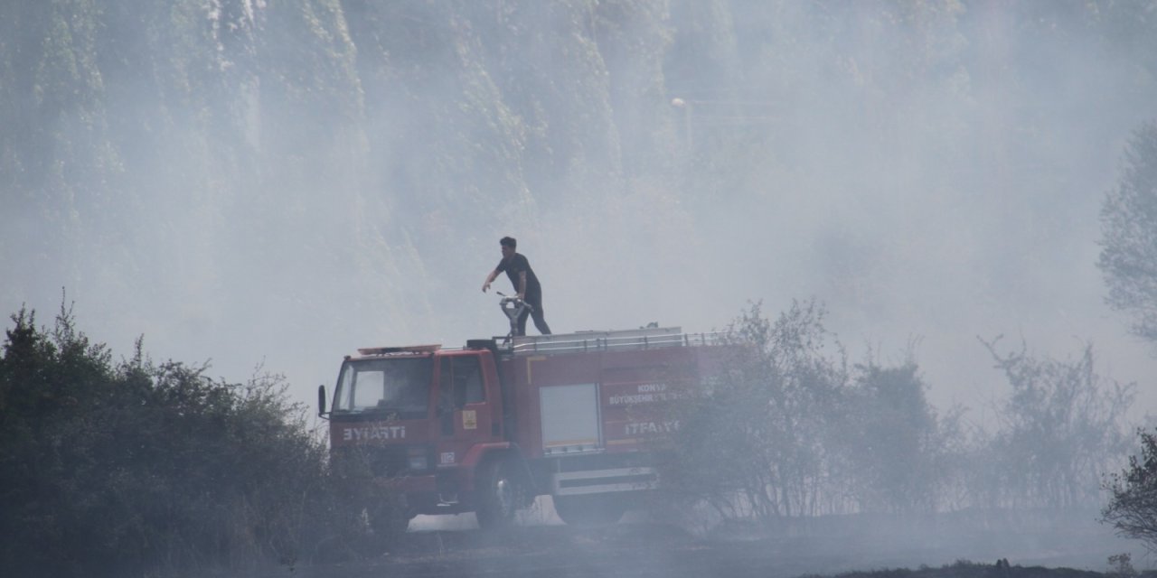 Konya’da patlama sesinin ardından ekin tarlasında yangın çıktı