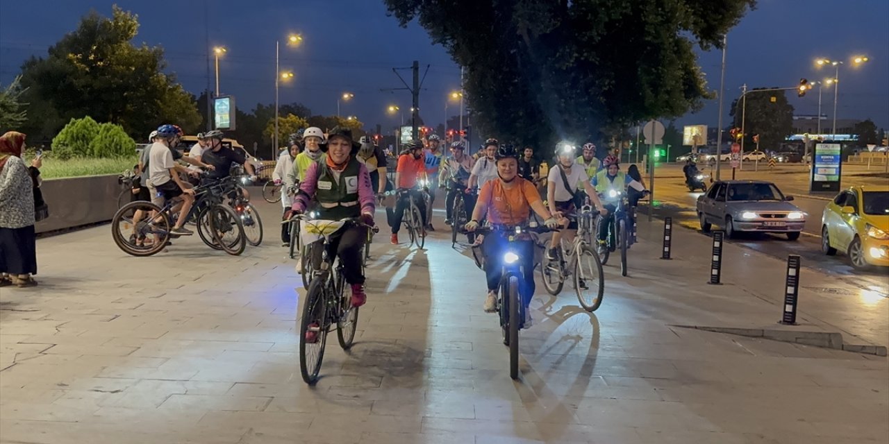Konya'da kadınlar orman yangınlarına böyle dikkat çekti
