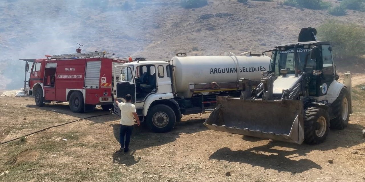 Ahır yangını: 10 küçükbaş hayvan telef oldu