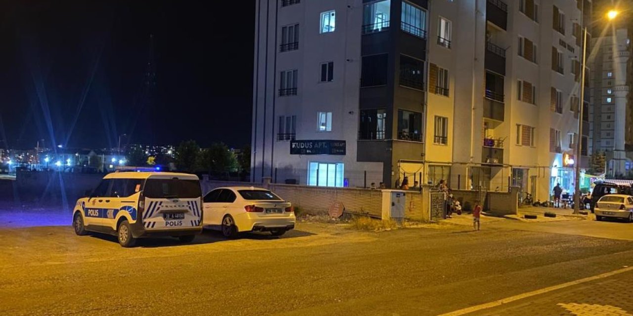 Eşyasının yerini değiştirdiği için kardeşini bıçakladı