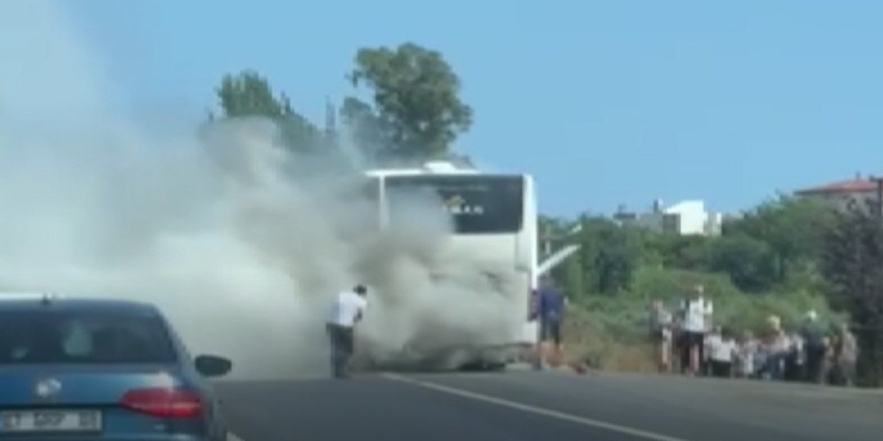 Yabancı turistleri taşıyan otobüs alev alev yandı