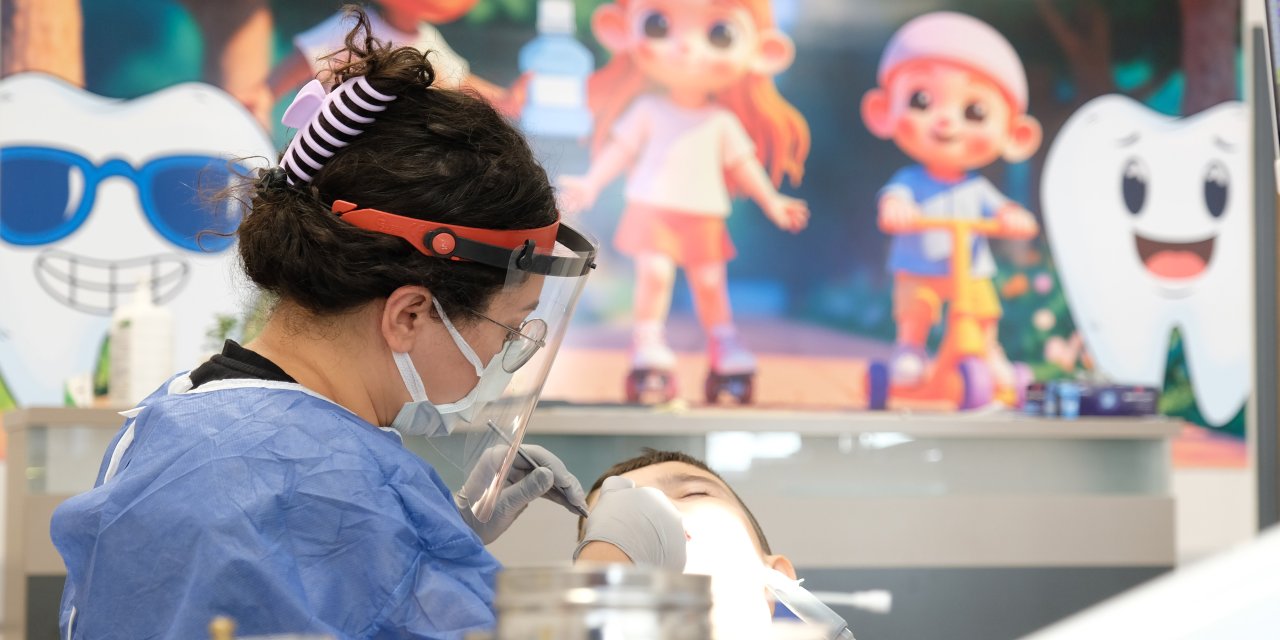 Korkuyla değil, merakla gidiyorlar! Konya’da çocuklara özel poliklinik