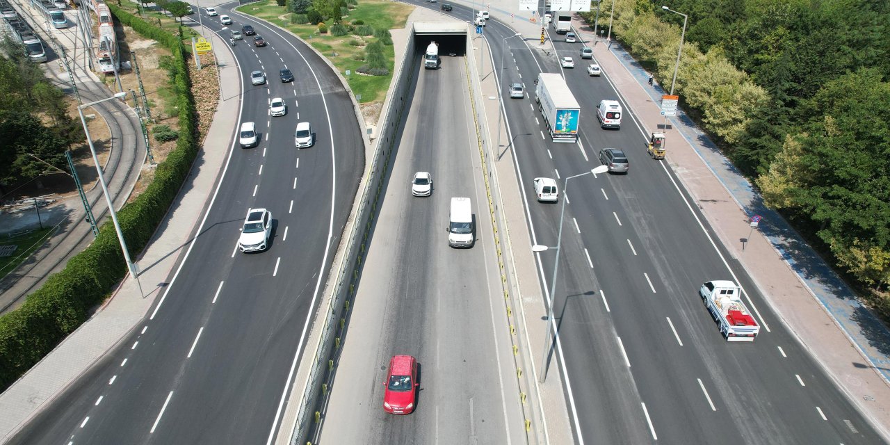 Konya Büyükşehir, şehrin konforu için geceyi gündüze katıyor